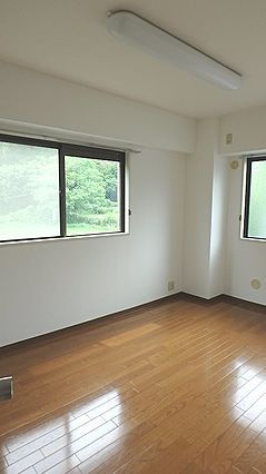 フォレスト岡本の居間・リビング