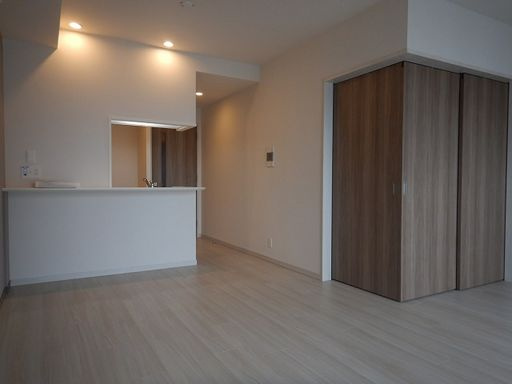 神戸市灘区倉石通３丁目の賃貸マンションの居間・リビング