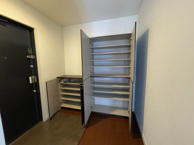芦屋市松ノ内町の賃貸マンションの玄関