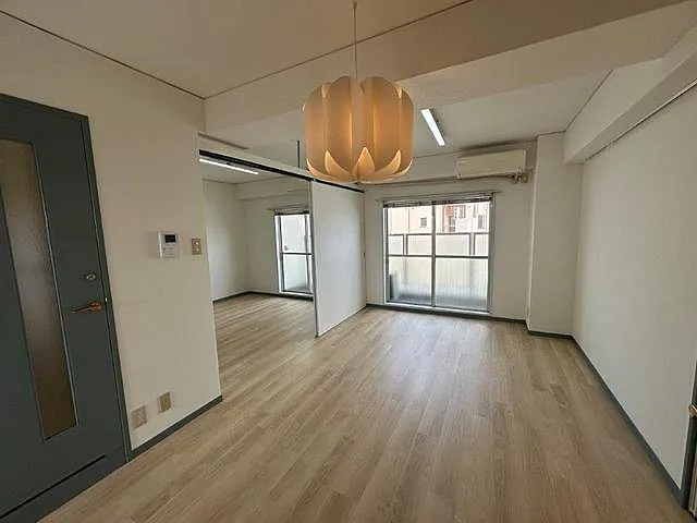 神戸市東灘区岡本１丁目の賃貸マンションの居間・リビング