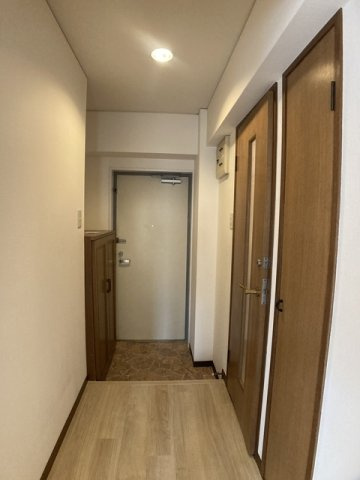神戸市東灘区岡本１丁目の賃貸マンションの玄関