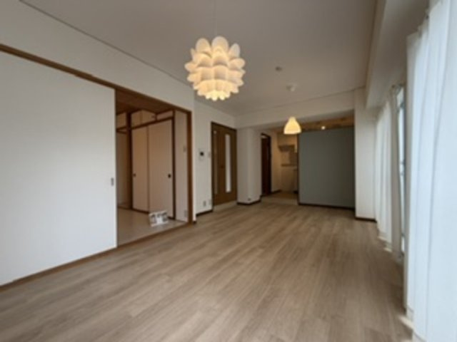 神戸市東灘区岡本１丁目の賃貸マンションの居間・リビング