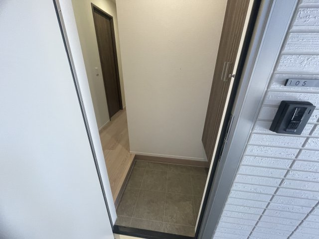 神戸市灘区岩屋北町２丁目のアパートの玄関