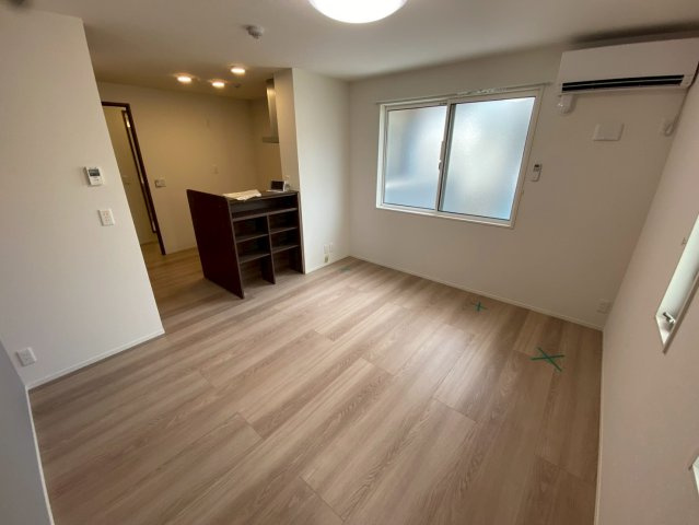 神戸市灘区岩屋北町２丁目のアパートの居間・リビング