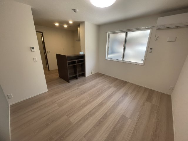 神戸市灘区岩屋北町２丁目のアパートの居間・リビング