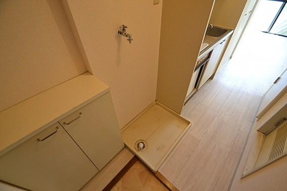 神戸市灘区上河原通３丁目のアパートの玄関