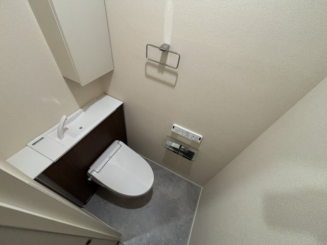 西宮市高木東町の賃貸マンションのトイレ