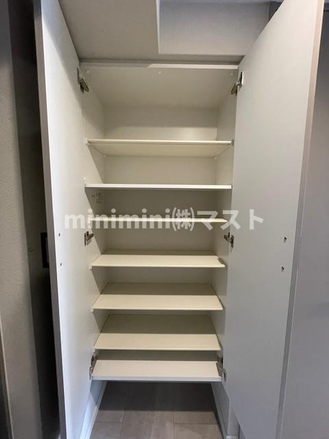 大阪市天王寺区寺田町２丁目の賃貸マンションの収納