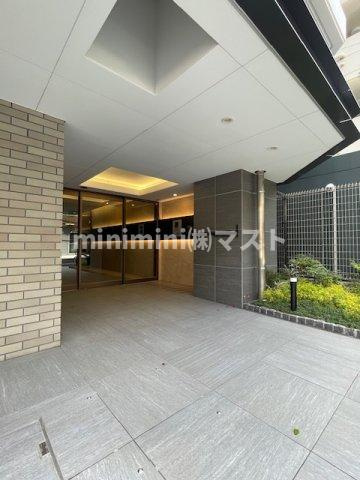 大阪市天王寺区寺田町２丁目の賃貸マンションのエントランス
