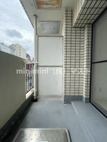 大阪市天王寺区上本町６丁目の賃貸マンションのバルコニー