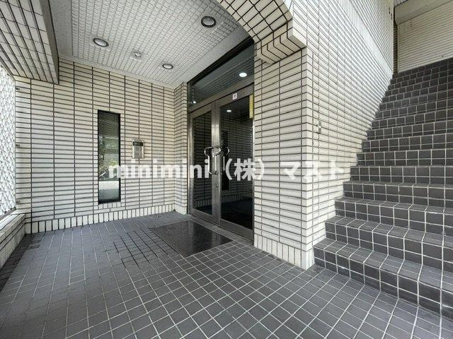 大阪市天王寺区上本町６丁目の賃貸マンションのロビー