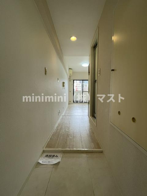 大阪市天王寺区上本町６丁目の賃貸マンションの玄関