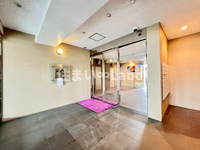 ラファセエスティーロ箱崎駅前のエントランス