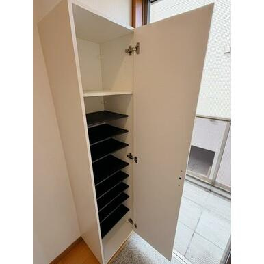 ハイツアヅミノの玄関