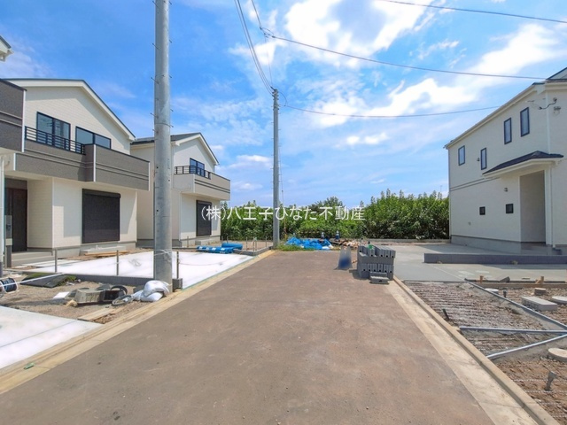『八王子市新築戸建て』八王子市弐分方町733【仲介手数料無料】　１１期の前面道路含む現地写真|～仲介手数料無料☆八王子ひなた不動産～八王子市弐分方町　新築戸建て