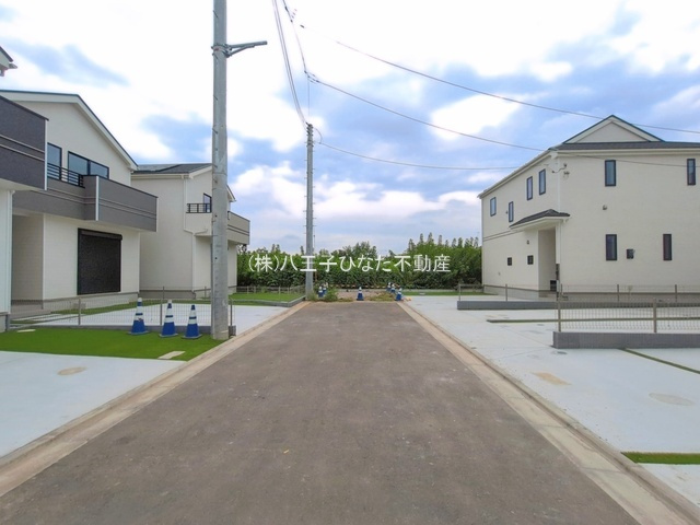 『八王子市新築戸建て』八王子市弐分方町733【仲介手数料無料】　１１期の前面道路含む現地写真|～仲介手数料無料☆八王子ひなた不動産～八王子市弐分方町　新築戸建て