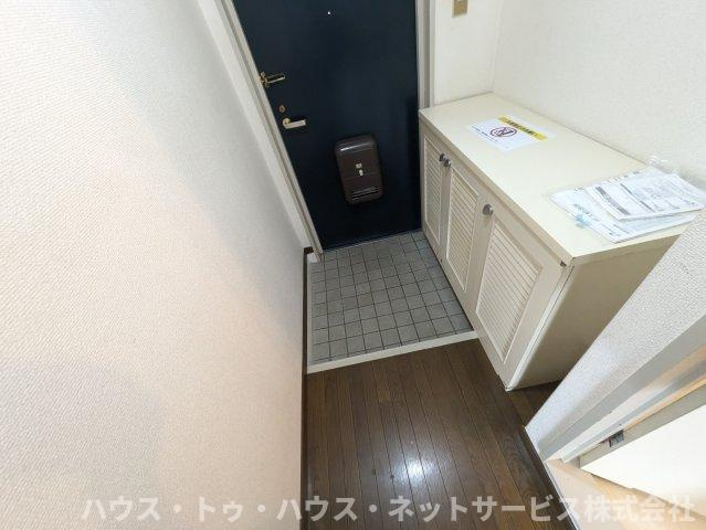 メゾン柏ウエストB棟の玄関