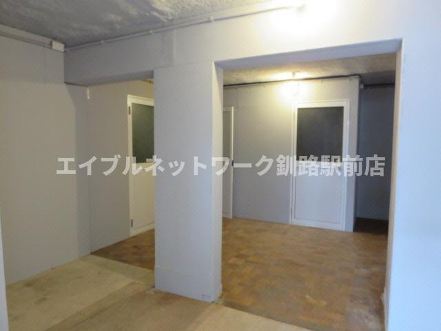 釧路市堀川町の賃貸マンションのエントランス