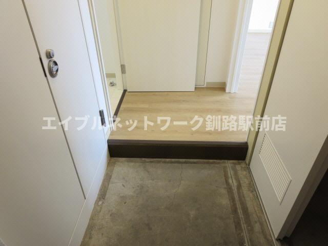 釧路市堀川町の賃貸マンションの玄関