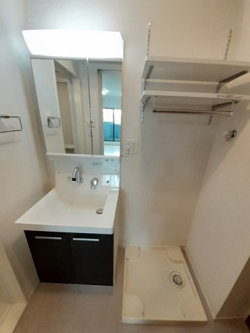 ファイン　ジニア　Ａの洗面所|ゆったりとスペースのある洗面所
