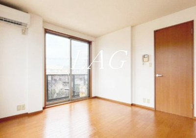 【居間・リビング】 | プレシャスガーデン | 洋室のお部屋です。