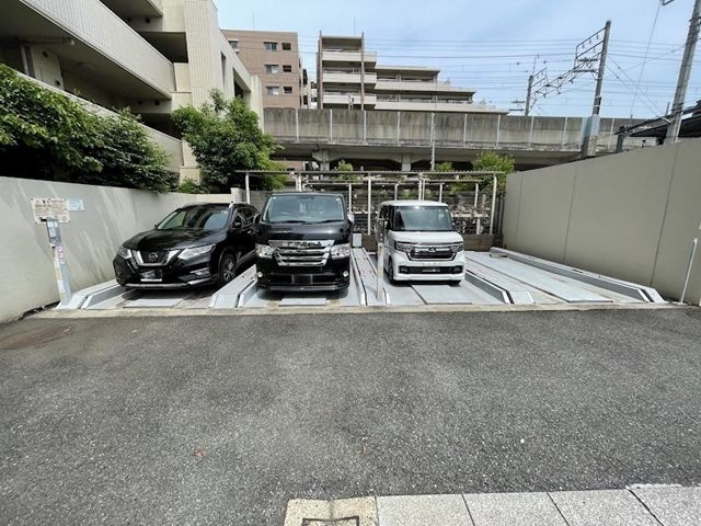 レジディア東松戸の駐車場
