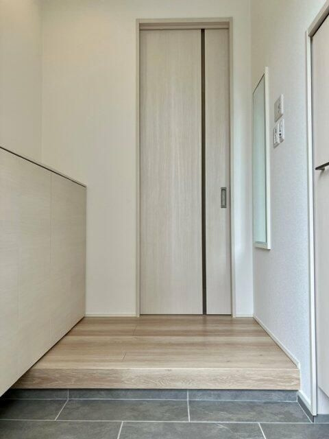 白山戸建の玄関