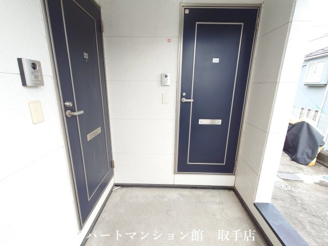 スカイハイツBのエントランス