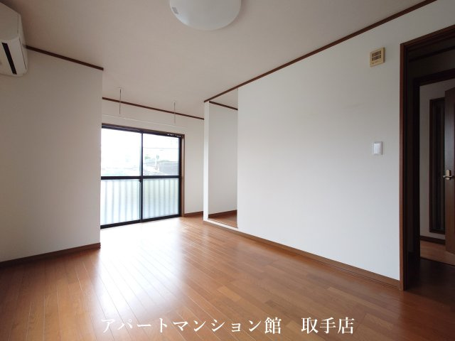 スカイハイツBの居間・リビング