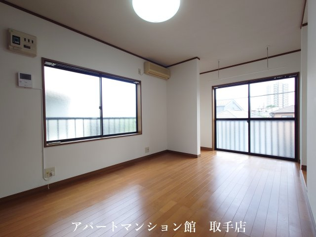 スカイハイツBの居間・リビング