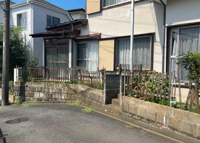 【外観】 | 土地購入を検討されている場合、境界杭がない状態で購入してしまうと境界確定測量をする必要があり、費用がかかります。購入の前に、売主、隣土地所有者立ち合いのもと境界を確定し境界杭を設置するのがベストです。