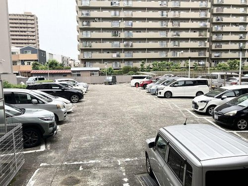 新森小路コーポの駐車場