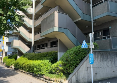 【現況写真】 | ファミール八王子並木町 | 専有面積70.70平米の3LDKで、即引渡しも相談可能な空家状態となっております。平坦地に立地し、ヤオコー八王子並木町店まで徒歩5分圏内（367m）と、日々の買い物利便性にも非常に恵まれた環境です。