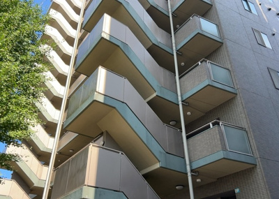 【構造・工法・仕様】 | ファミール八王子並木町 | 建物構造には耐久性や耐震性、遮音性に優れた鉄筋コンクリート（RC）造を採用。全48戸の11階建てマンションの9階部分で、壁芯70.70平米の安定した構造基盤により長期間安心してお住まいいただけます。