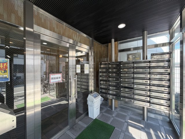 ドムール帝塚山のエントランス