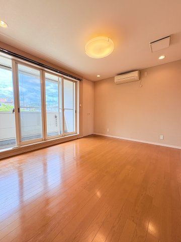 有野中町３丁目一戸建の洋室|ゆったりした洋室です