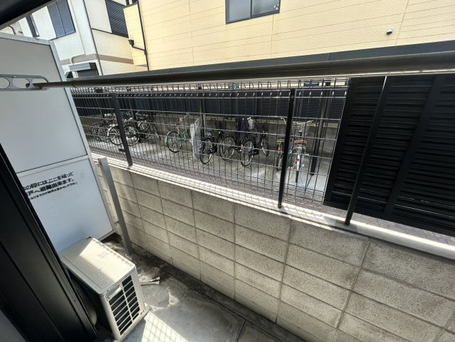 西宮市平松町のアパートのバルコニー