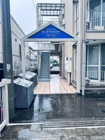 エルスタンザ武蔵小金井のエントランス