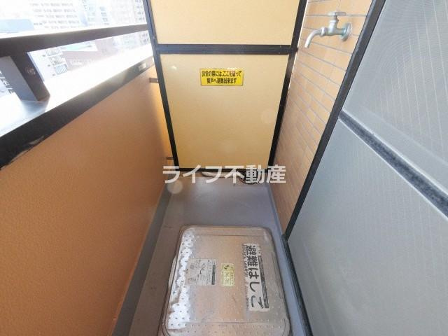 インターナショナル玉造のバルコニー|外からの目が気にならないバルコニーで洗濯物が干せます