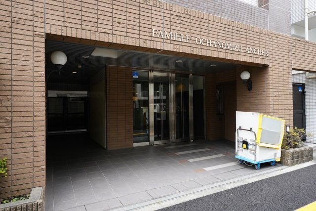 ファミール御茶ノ水アンシェールのエントランス