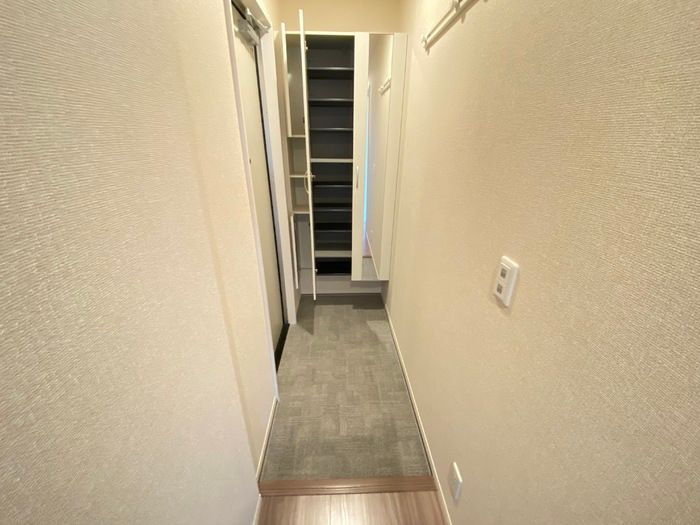 オリヴィア山手の玄関