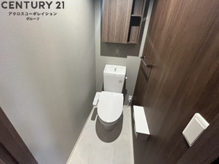 収納スペースがあるトイレです。
