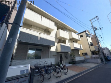 オートロック付で外部から簡単に人が出入りできない為安心です