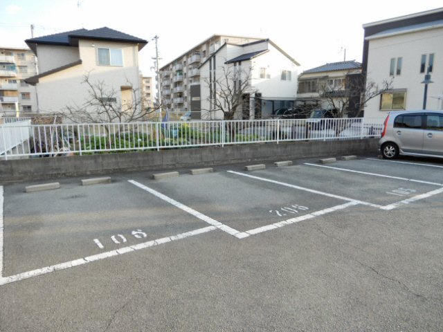 セファミ高砂の駐車場