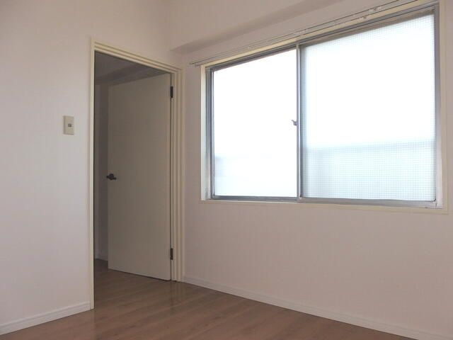 ヴィラ三渓園の居間・リビング