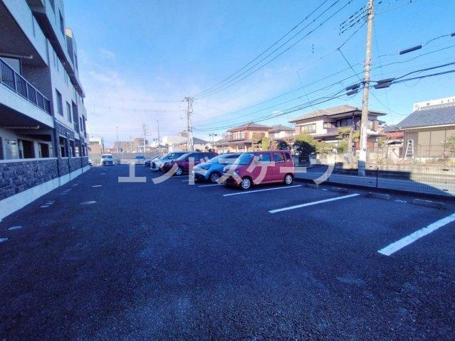 コムフォートワンの駐車場|高崎、前橋のお部屋探しはエンドスケープまで！お客様の理想お聞かせ下さい♪