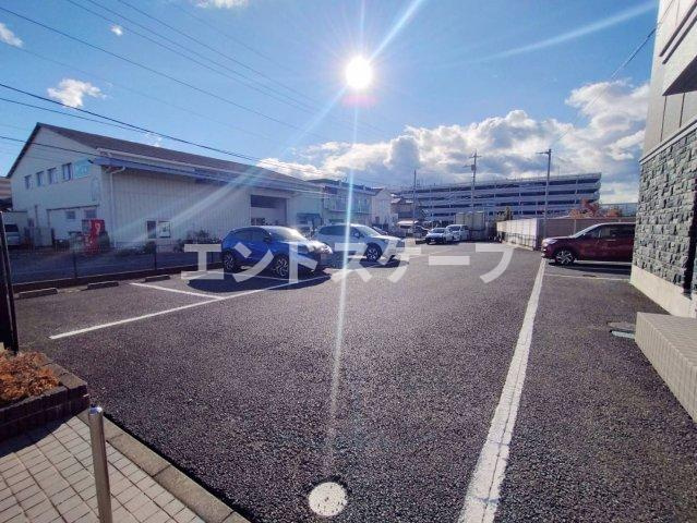 コムフォートワンの駐車場|高崎、前橋のお部屋探しはエンドスケープまで！お客様の理想お聞かせ下さい♪
