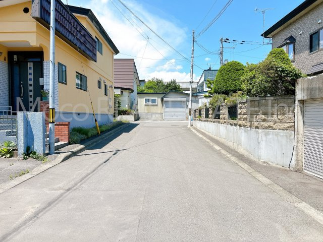 【前面道路含む現地写真】 | 北見市田端町中古住宅