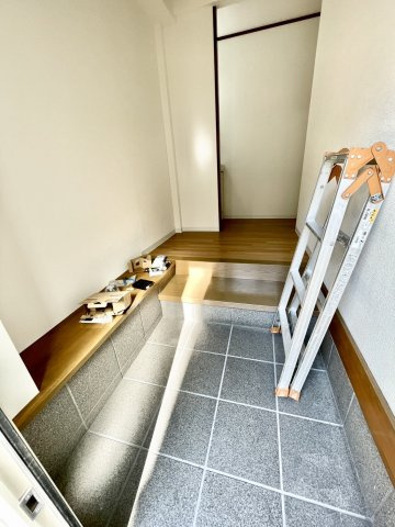 西中島2丁目貸家の玄関