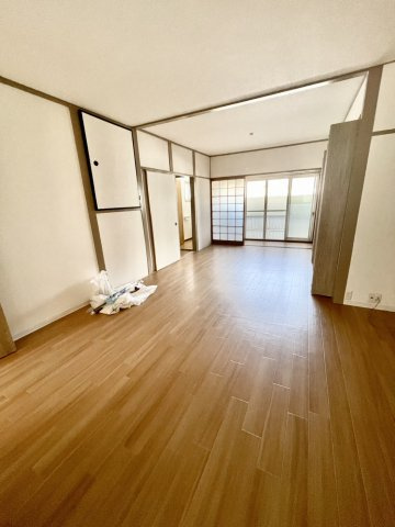 西中島2丁目貸家の居間・リビング